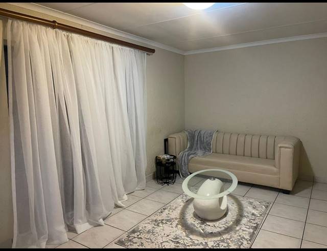 2 BEDROOM APARTMENT FOR SALE IN WINCHESTER HILLS
